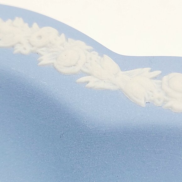 Wedgwood Heart Trinket Dish Blue & White Jasperware Made In England - Picture 4 of 8